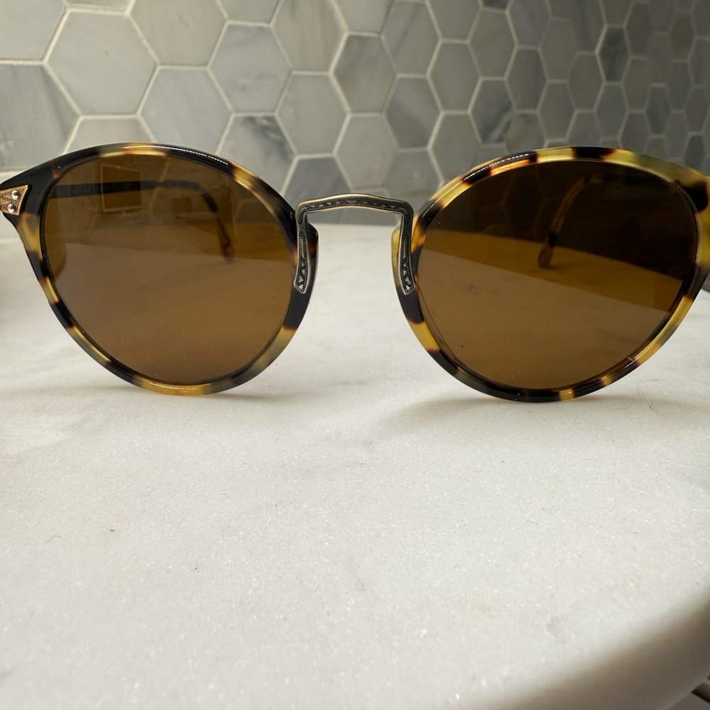 Vintage Giorgio Armani sunglasses - Picture 7 of 9